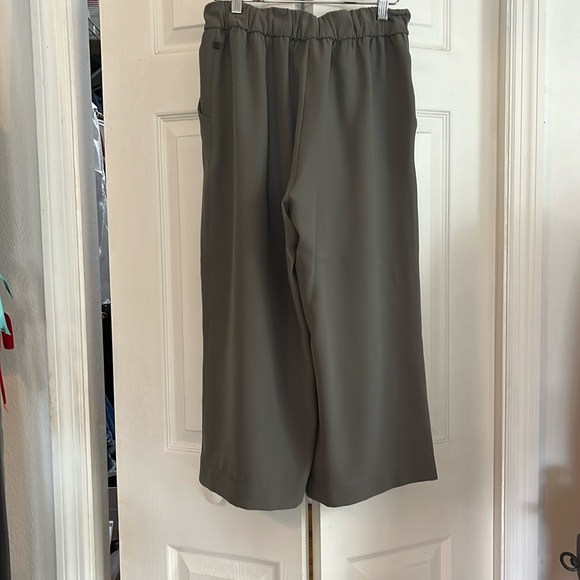 Lululemon green wide leg cropped dress pants - Picture 4 of 7